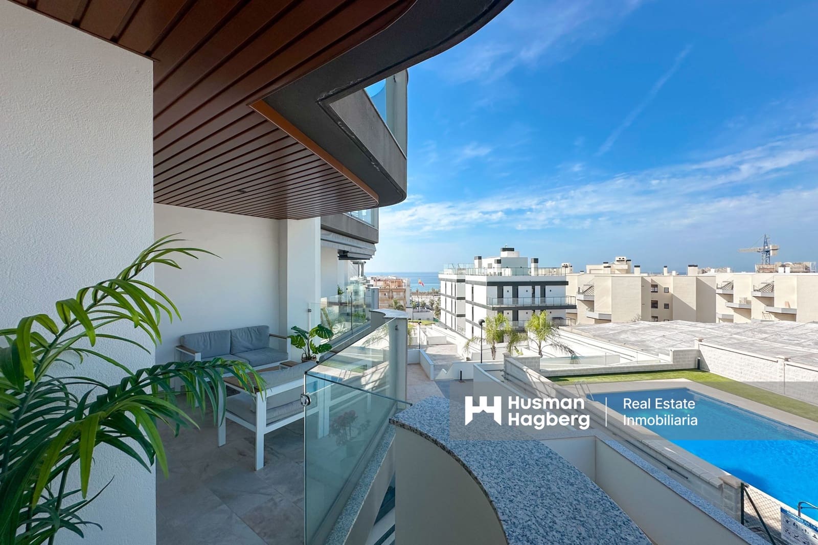 Apartamento de 2 habitaciones en Torrox en venta con piscina garaje - 325.000 € (Ref: 10135109)