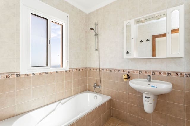 3 sovrum Villa till salu i Chaparil - Torrecilla - Punta Lara, Nerja - 1 395 000 € (Ref: 6893080)