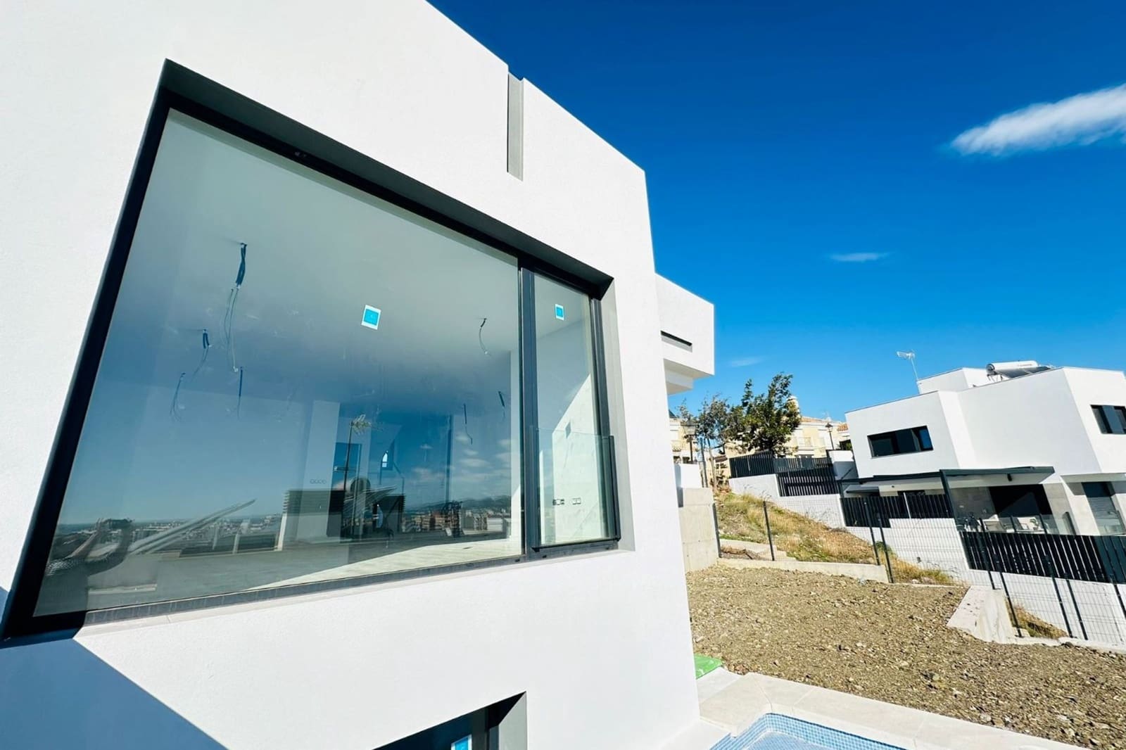 3 makuuhuone Huvila myytävänä paikassa Torre del Mar mukana uima-altaan - 599 900 € (Ref: 6893100)