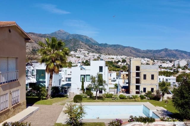 6 sovrum Villa till salu i Avda Pescia - Ctra de Frigiliana, Nerja med pool - 690 000 € (Ref: 6893112)