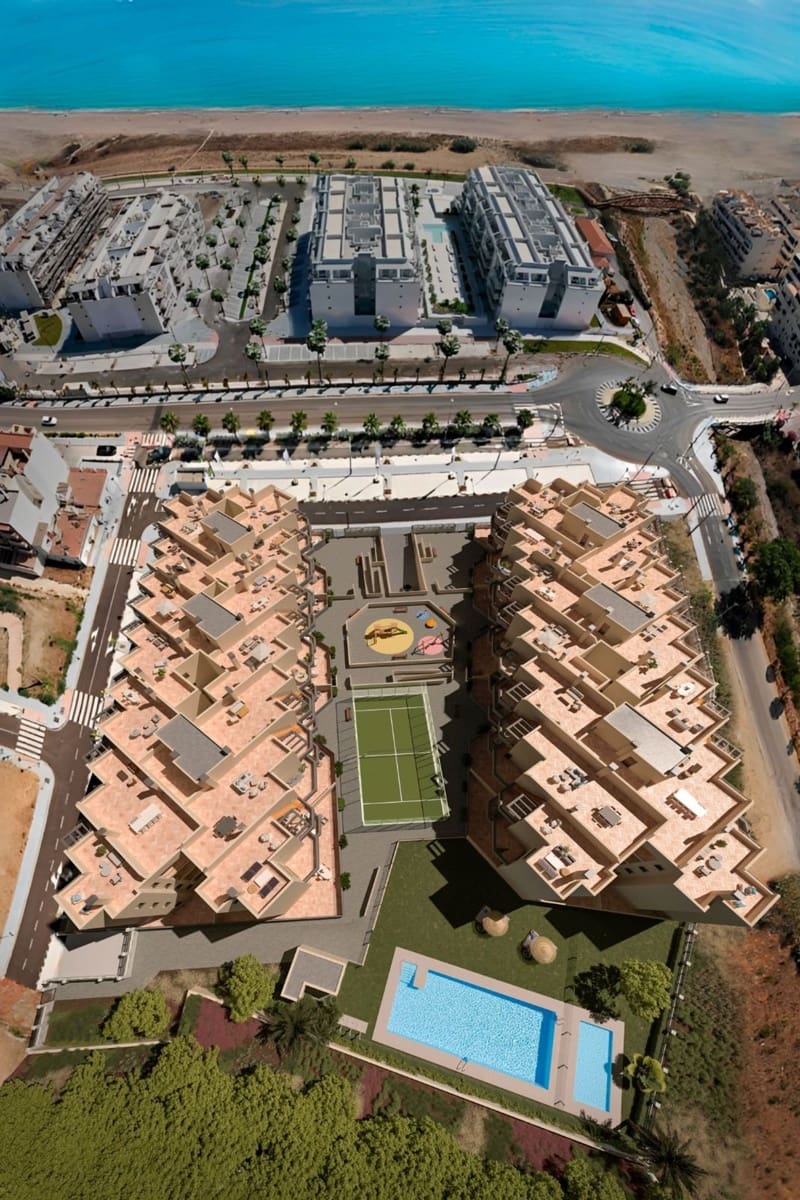 Apartamento de 2 habitaciones en Torrox en venta con piscina - 294.000 € (Ref: 8521002)