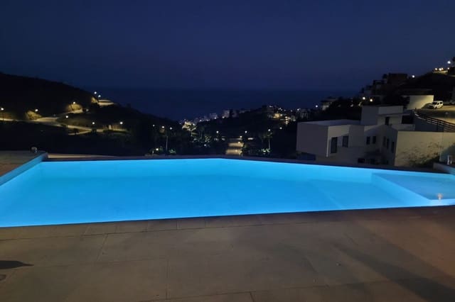 4 sovrum Villa till salu i El Peñoncillo, Torrox med pool - 975 000 € (Ref: 8560643)