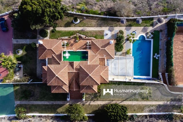 8 makuuhuone Huvila myytävänä paikassa Urbanización Santa Rosa, Torrox mukana uima-altaan - 1 100 000 € (Ref: 8771405)