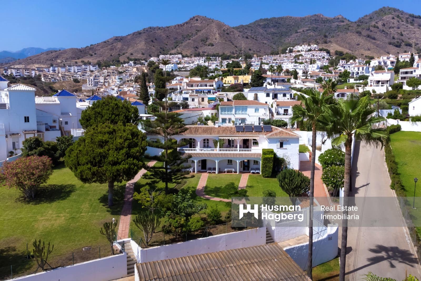 8 bedroom Villa for sale in Nerja - € 1,590,000 (Ref: 9133434)