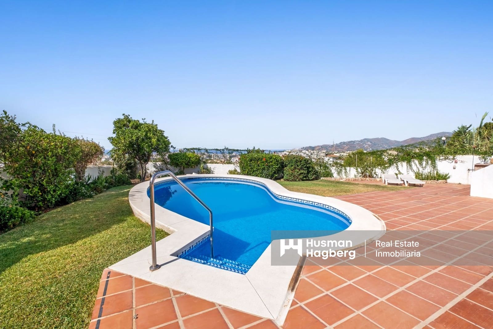 2 sovrum Villa till salu i Nerja med pool - 650 000 € (Ref: 9278721)