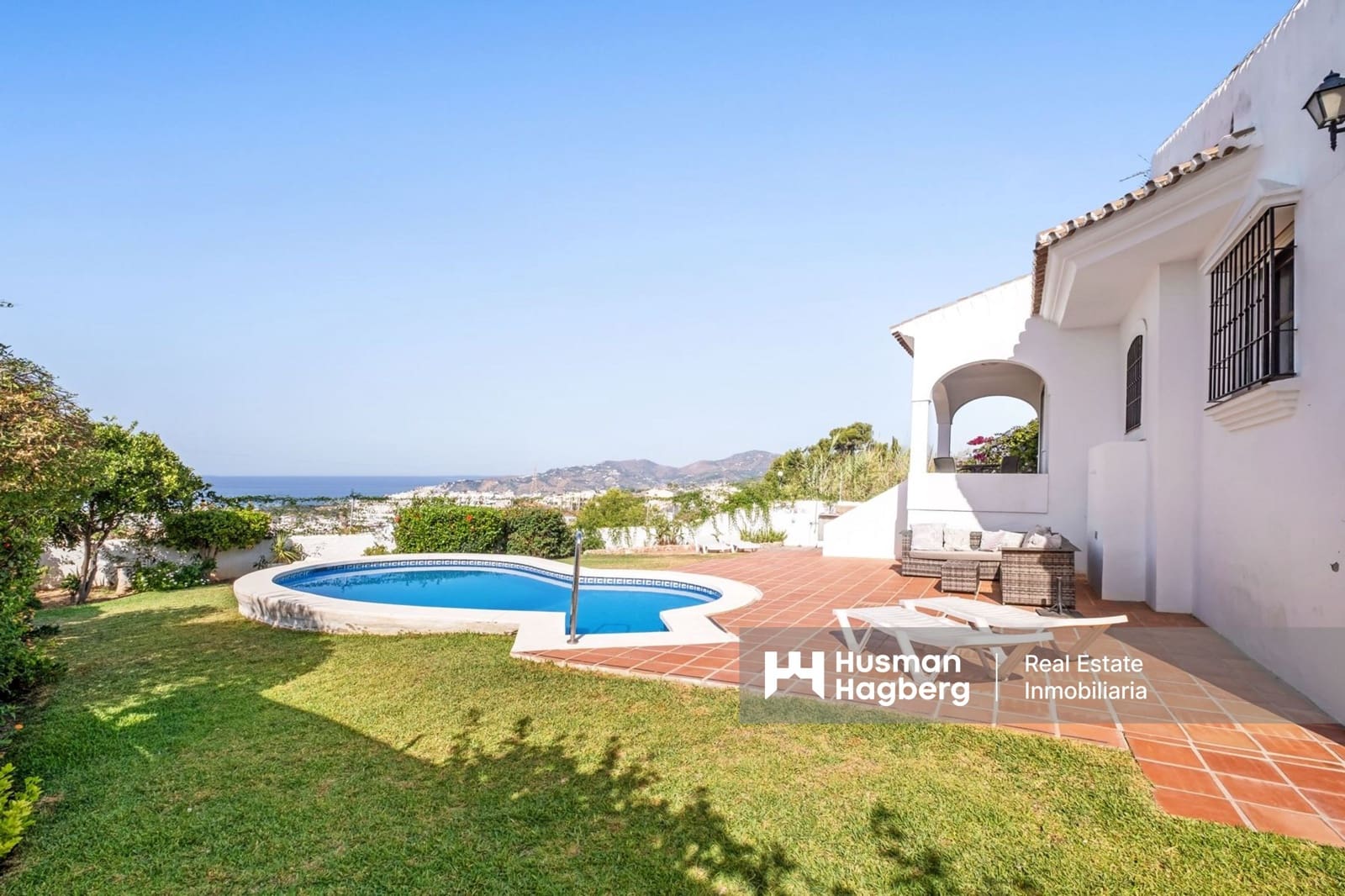 2 sovrum Villa till salu i Nerja med pool - 650 000 € (Ref: 9278721)