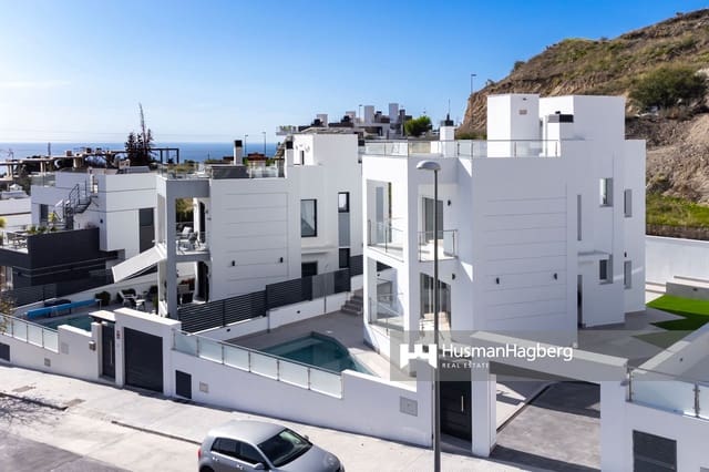 4 sovrum Villa till salu i Capistrano, Nerja med pool - 865 000 € (Ref: 9343621)