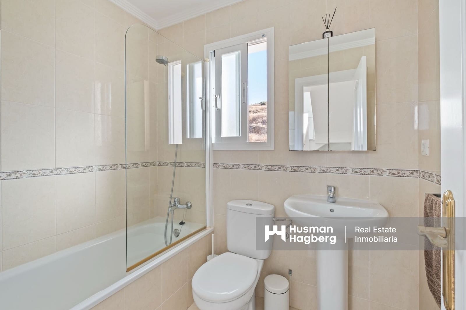 3 soveværelse Villa til salg i Torrox med swimmingpool - € 649.000 (Ref: 9345246)