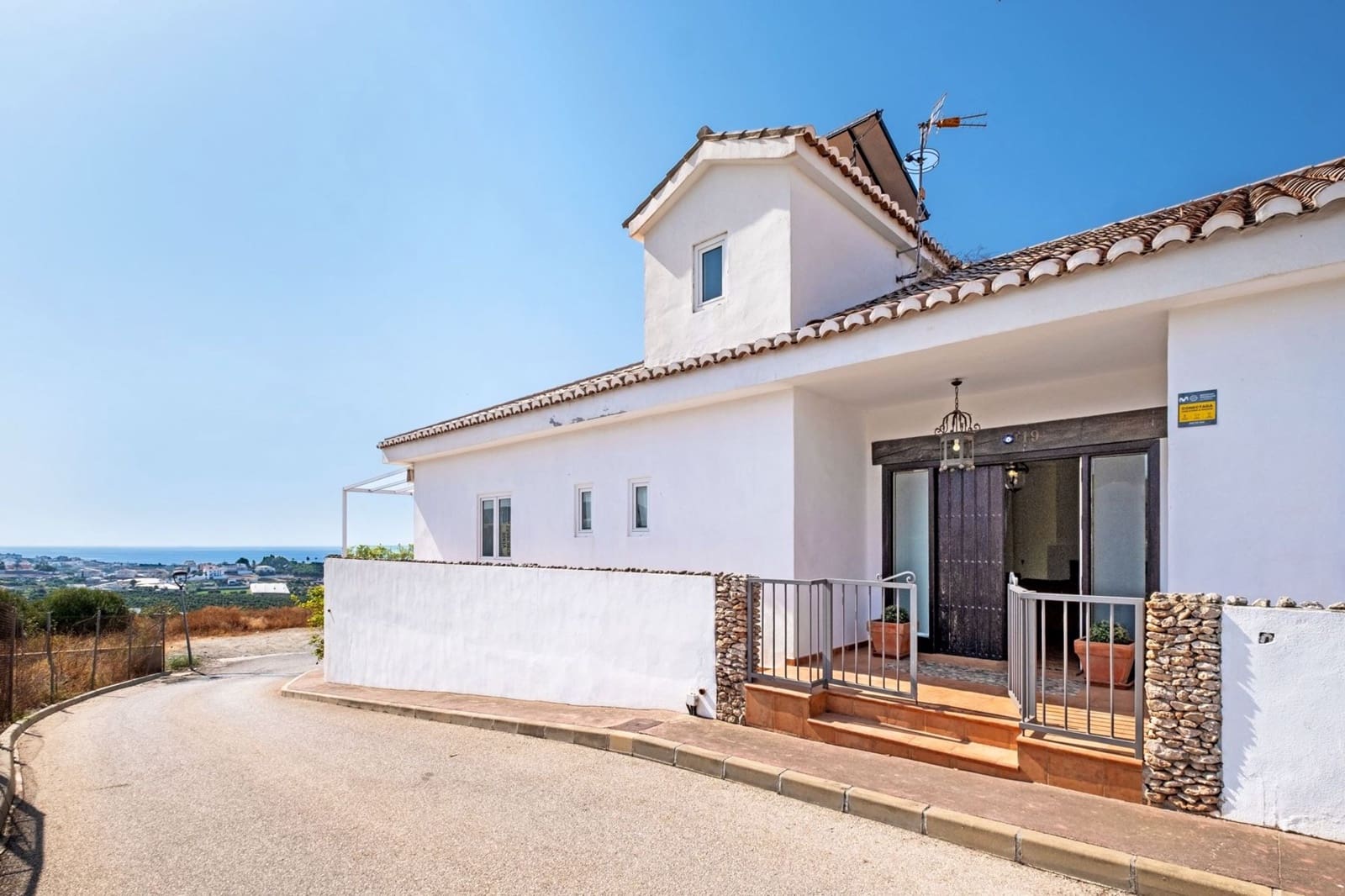 3 makuuhuone Huvila myytävänä paikassa Torrox mukana uima-altaan - 675 000 € (Ref: 9378300)