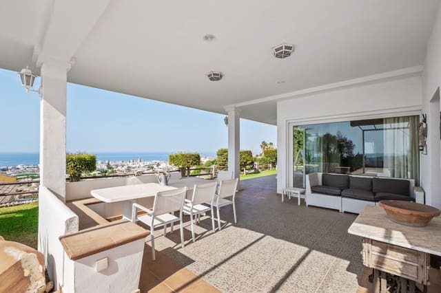 3 makuuhuone Huvila myytävänä paikassa Urbanización Santa Rosa, Torrox mukana uima-altaan - 675 000 € (Ref: 9378300)