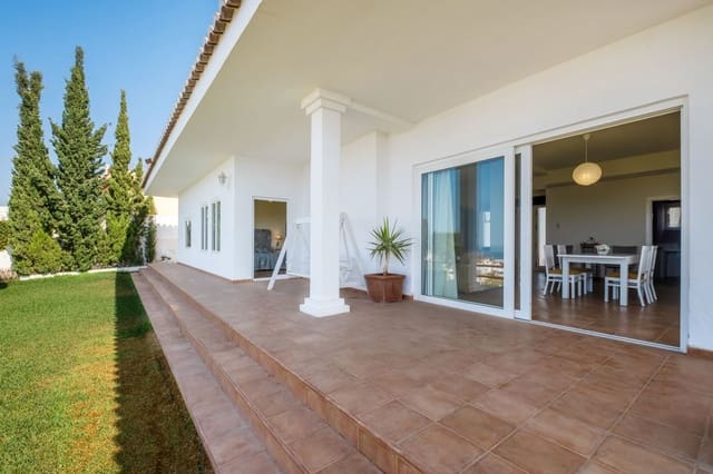 3 makuuhuone Huvila myytävänä paikassa Urbanización Santa Rosa, Torrox mukana uima-altaan - 675 000 € (Ref: 9378300)