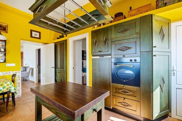 3 makuuhuone Huvila myytävänä paikassa Urbanización Santa Rosa, Torrox mukana uima-altaan - 675 000 € (Ref: 9378300)