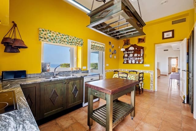 3 makuuhuone Huvila myytävänä paikassa Urbanización Santa Rosa, Torrox mukana uima-altaan - 675 000 € (Ref: 9378300)