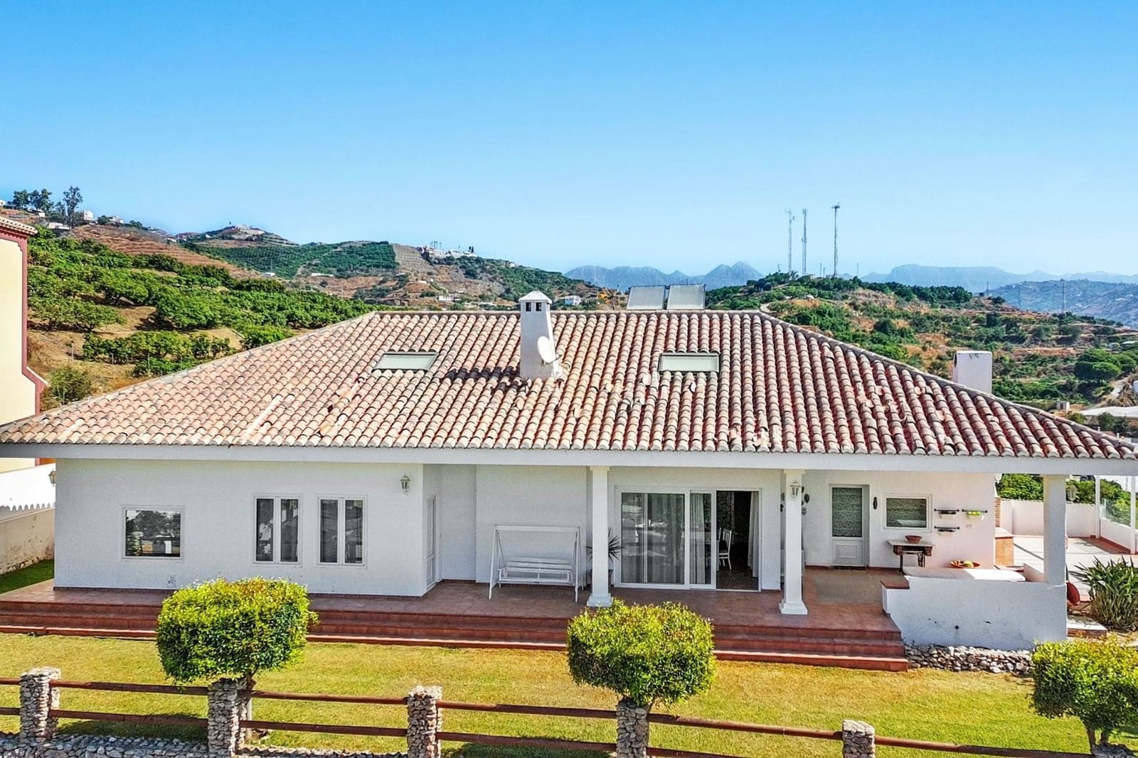 3 makuuhuone Huvila myytävänä paikassa Torrox mukana uima-altaan - 675 000 € (Ref: 9378300)