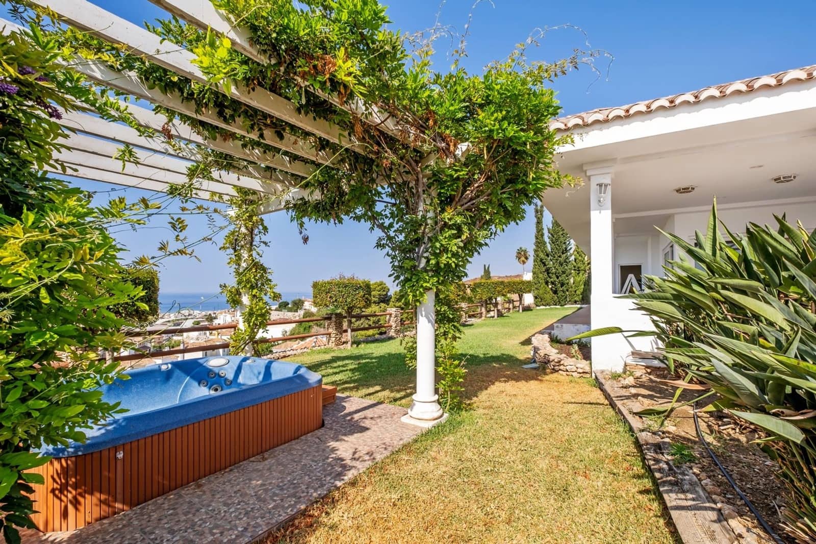 3 makuuhuone Huvila myytävänä paikassa Torrox mukana uima-altaan - 675 000 € (Ref: 9378300)