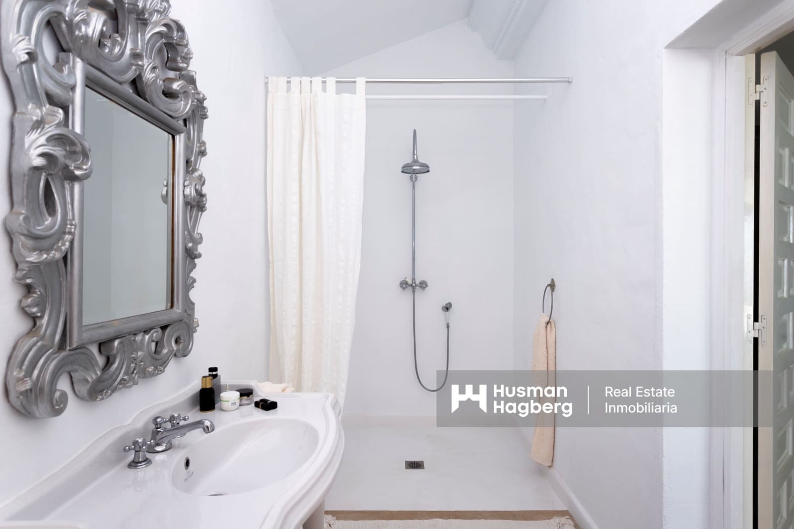 3 sypialnia Willa na sprzedaż w Sayalonga z basenem - 1 250 000 € (Ref: 9396836)