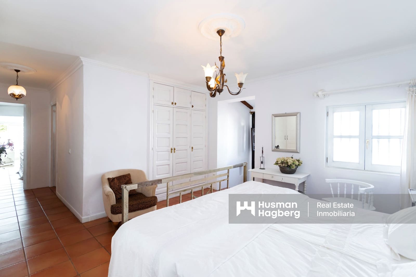 3 sypialnia Willa na sprzedaż w Sayalonga z basenem - 1 250 000 € (Ref: 9396836)