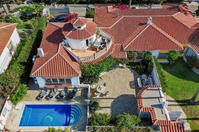 5 sypialnia Willa na sprzedaż w Centro Internacional, Torrox z basenem - 1 400 000 € (Ref: 9426222)