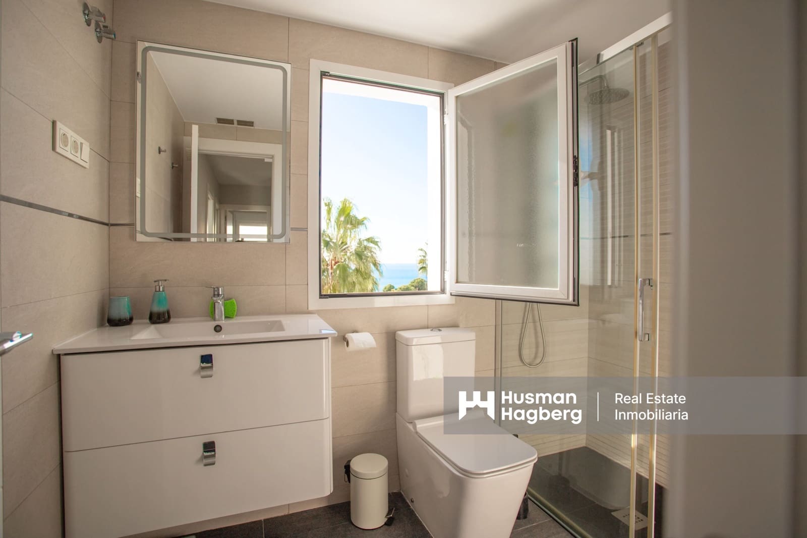 3 makuuhuone Omakotitalo myytävänä paikassa Benajarafe mukana uima-altaan - 439 000 € (Ref: 9453418)