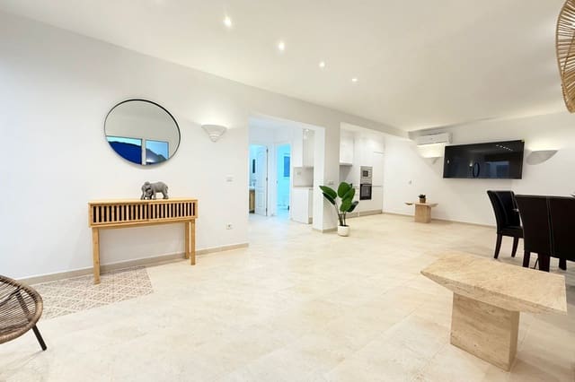 Chalet de 4 habitaciones en El Peñoncillo, Torrox en venta con piscina - 450.000 € (Ref: 9454739)