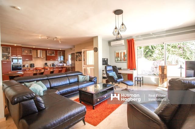 3 slaapkamer Villa te koop in Urbanización Santa Rosa, Torrox met zwembad - € 489.000 (Ref: 9459744)