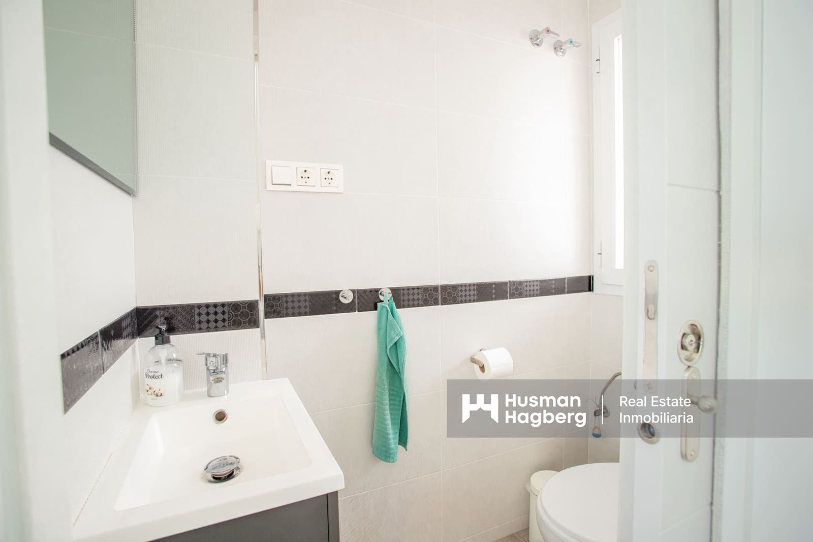 3 makuuhuone Omakotitalo myytävänä paikassa Benajarafe mukana uima-altaan - 439 000 € (Ref: 9483184)