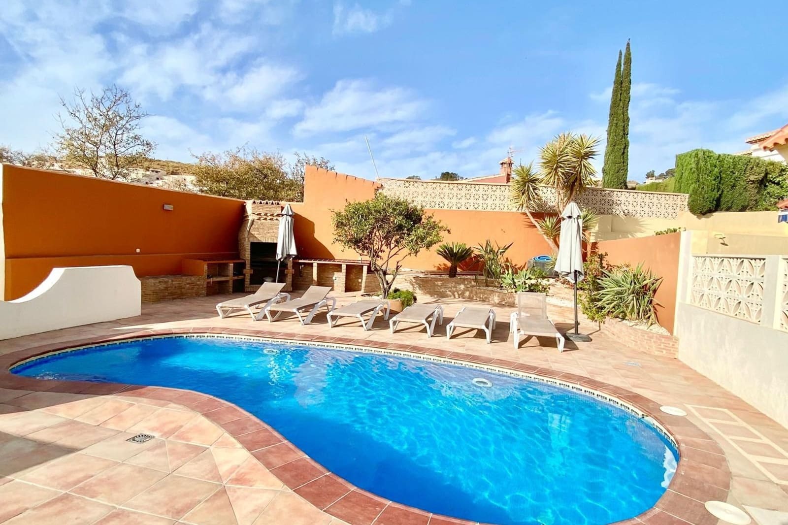 3 bedroom Villa for sale in Almunecar with pool - € 570,000 (Ref: 9500613)