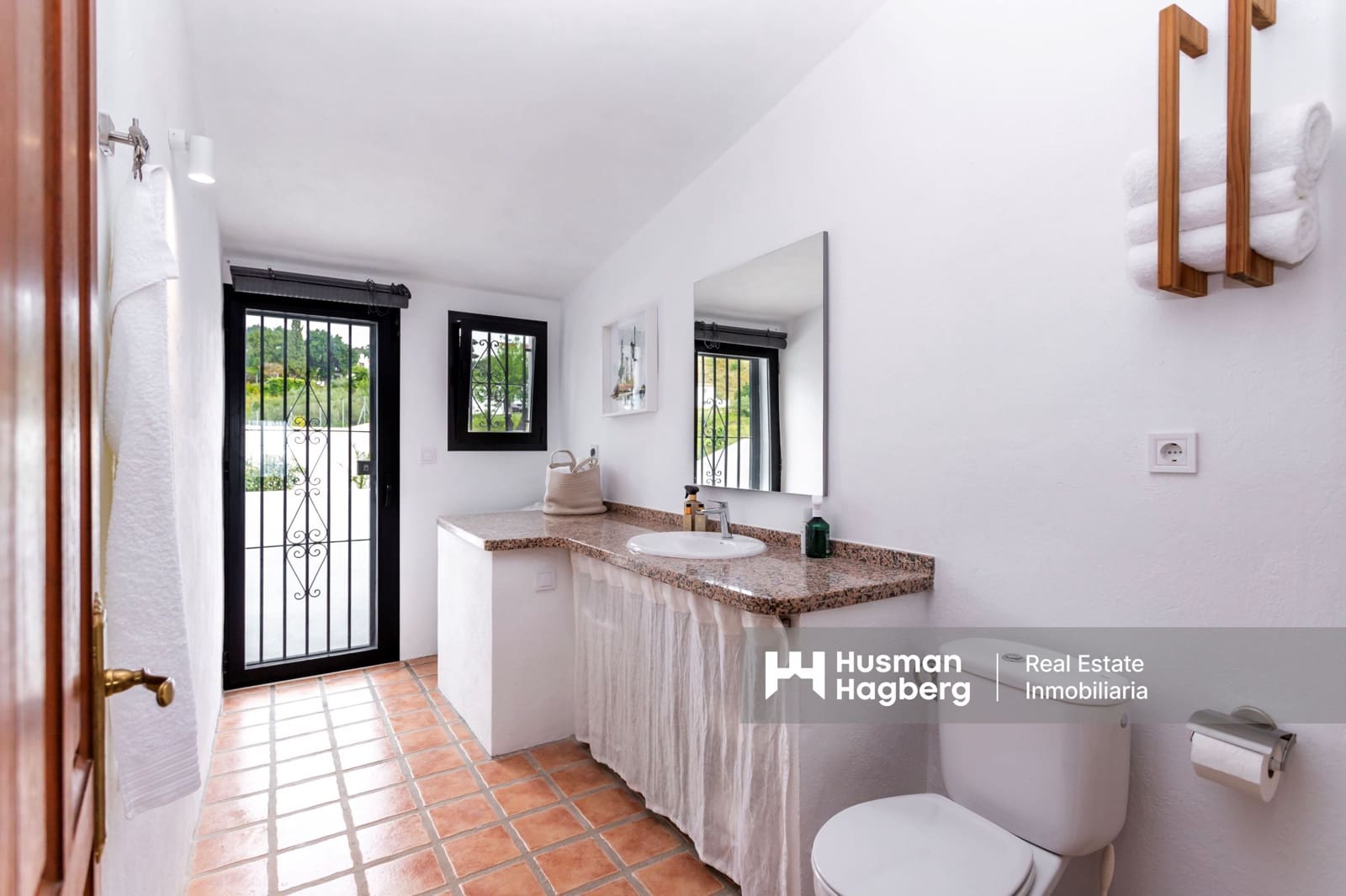 5 bedroom Villa for sale in Almunecar with pool - € 795,000 (Ref: 9503425)