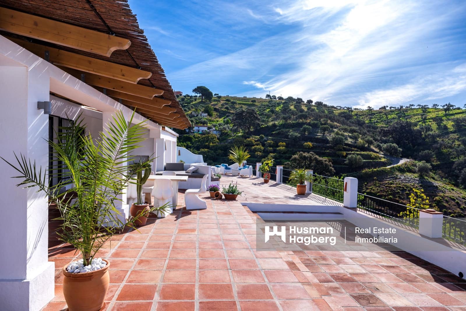 5 bedroom Villa for sale in Almunecar with pool - € 795,000 (Ref: 9503425)