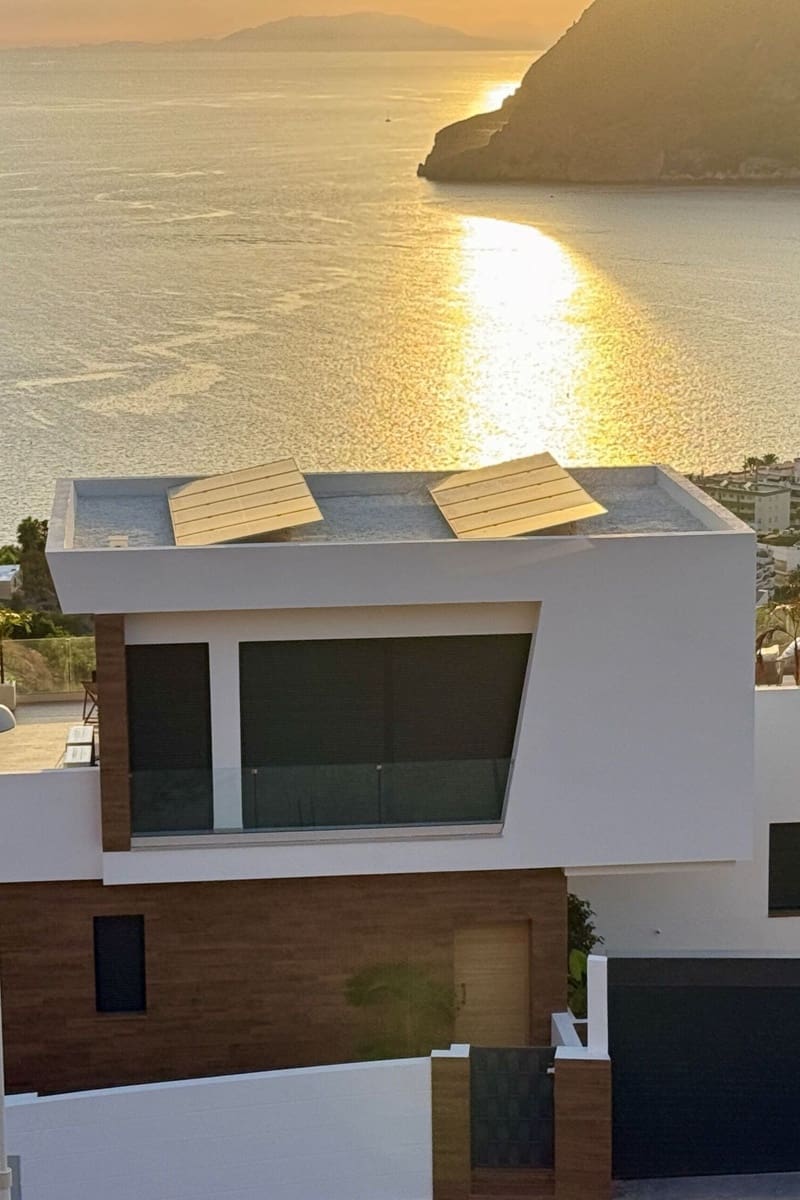 4 bedroom Villa for sale in Almunecar with pool - € 2,100,000 (Ref: 9528178)