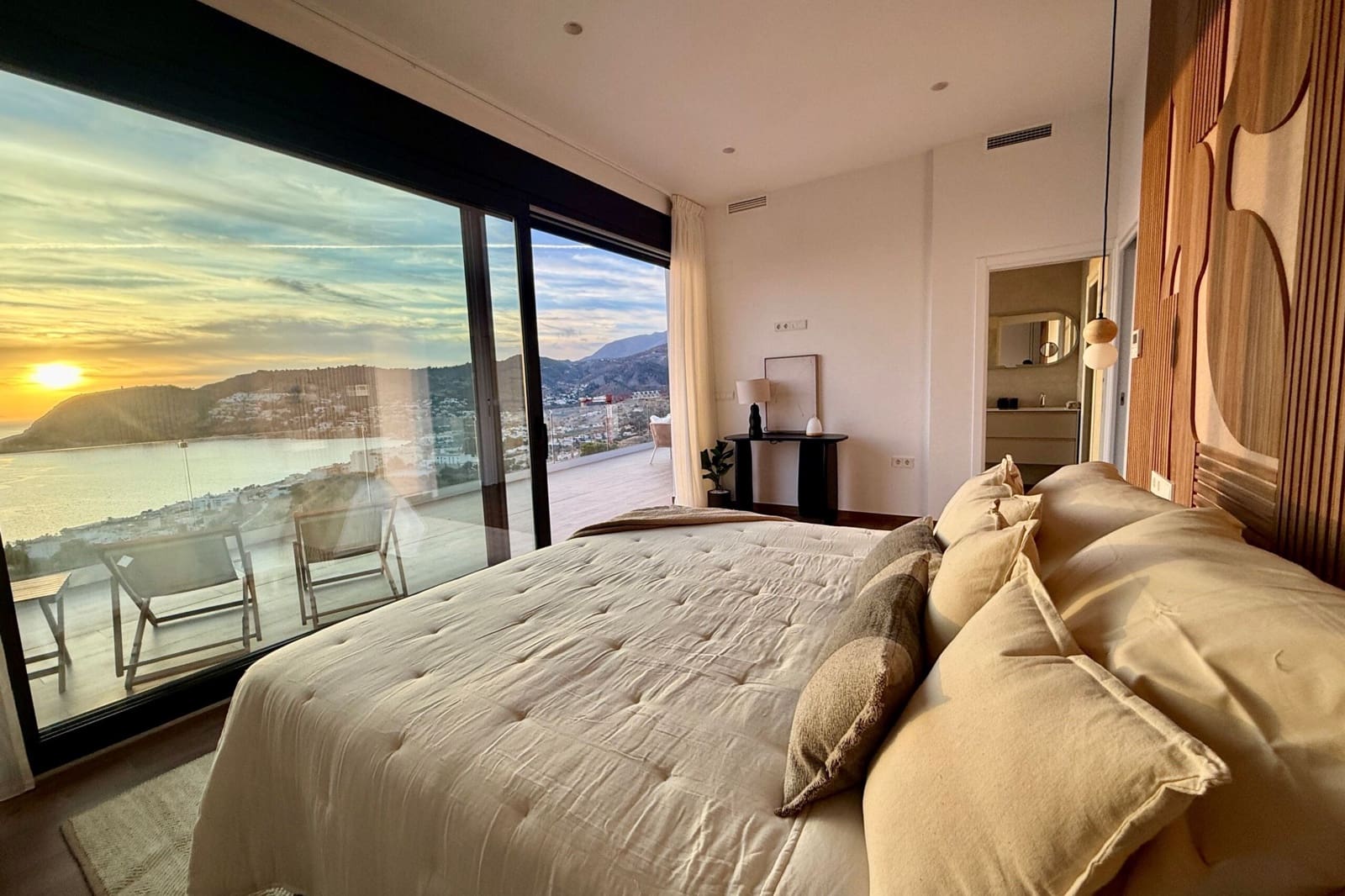 4 bedroom Villa for sale in Almunecar with pool - € 2,100,000 (Ref: 9528178)