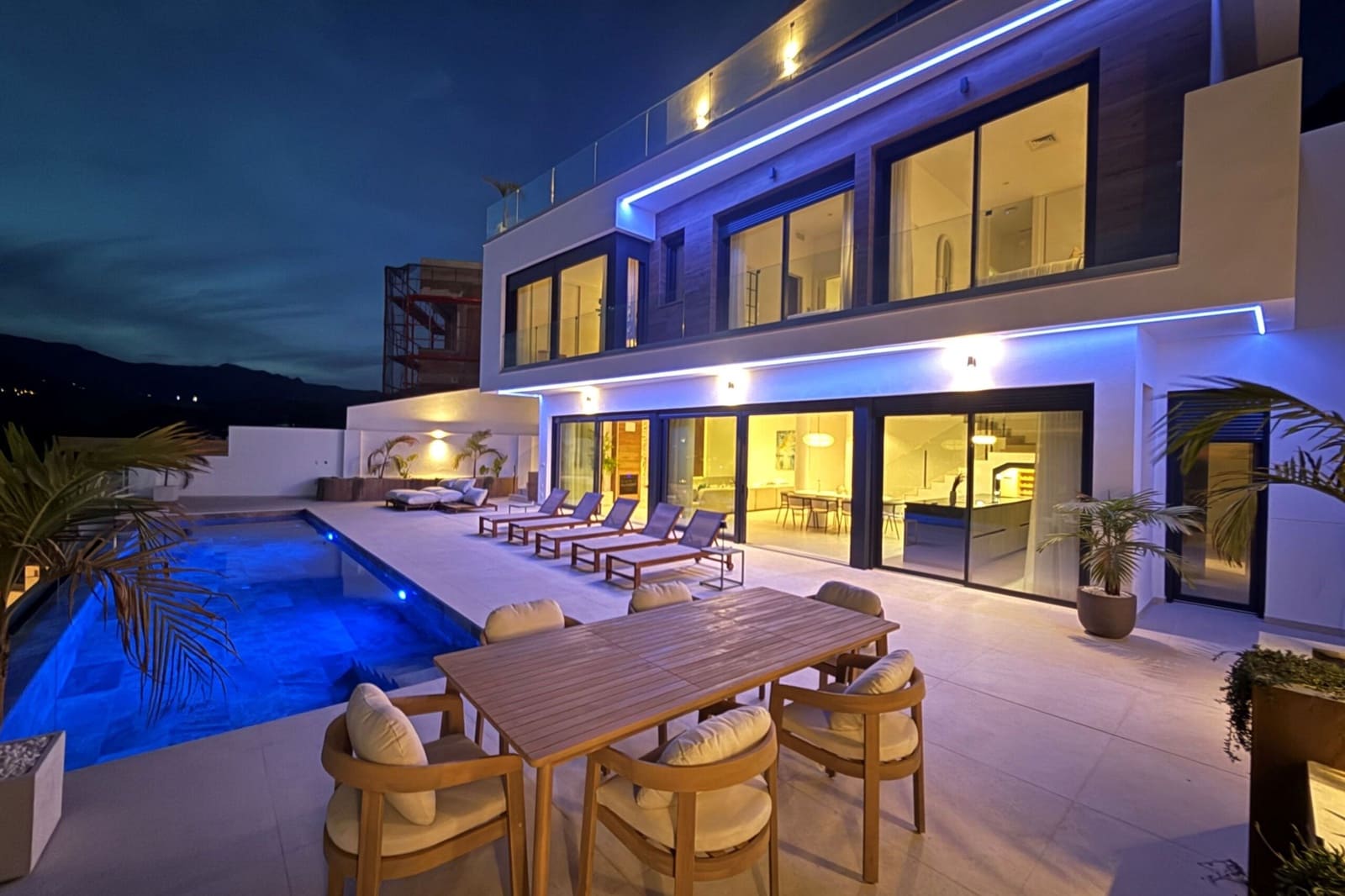 4 bedroom Villa for sale in Almunecar with pool - € 2,100,000 (Ref: 9528178)