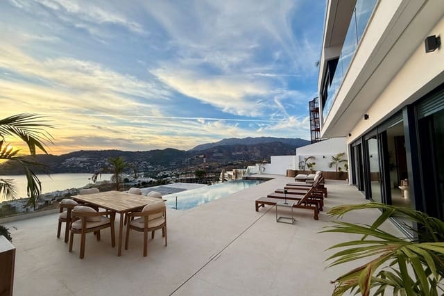 4 bedroom Villa for sale in La Herradura, Almuñécar with pool - € 2,100,000 (Ref: 9528178)