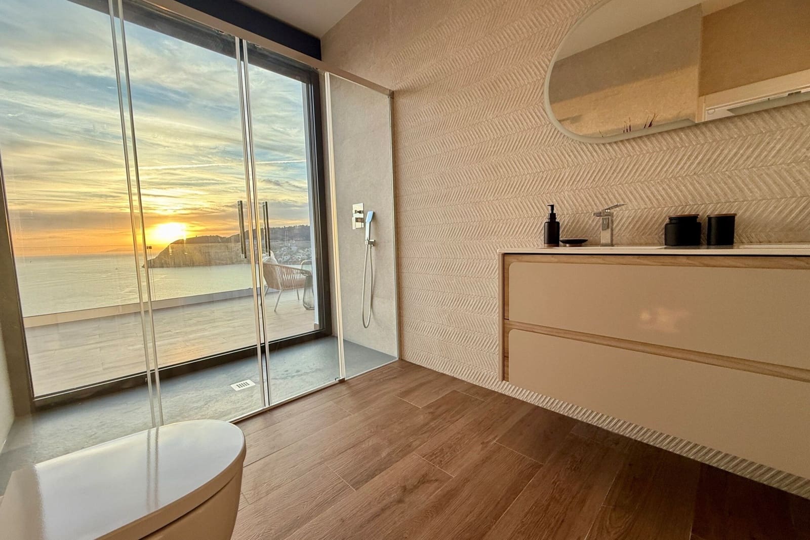 4 bedroom Villa for sale in Almunecar with pool - € 2,100,000 (Ref: 9528178)