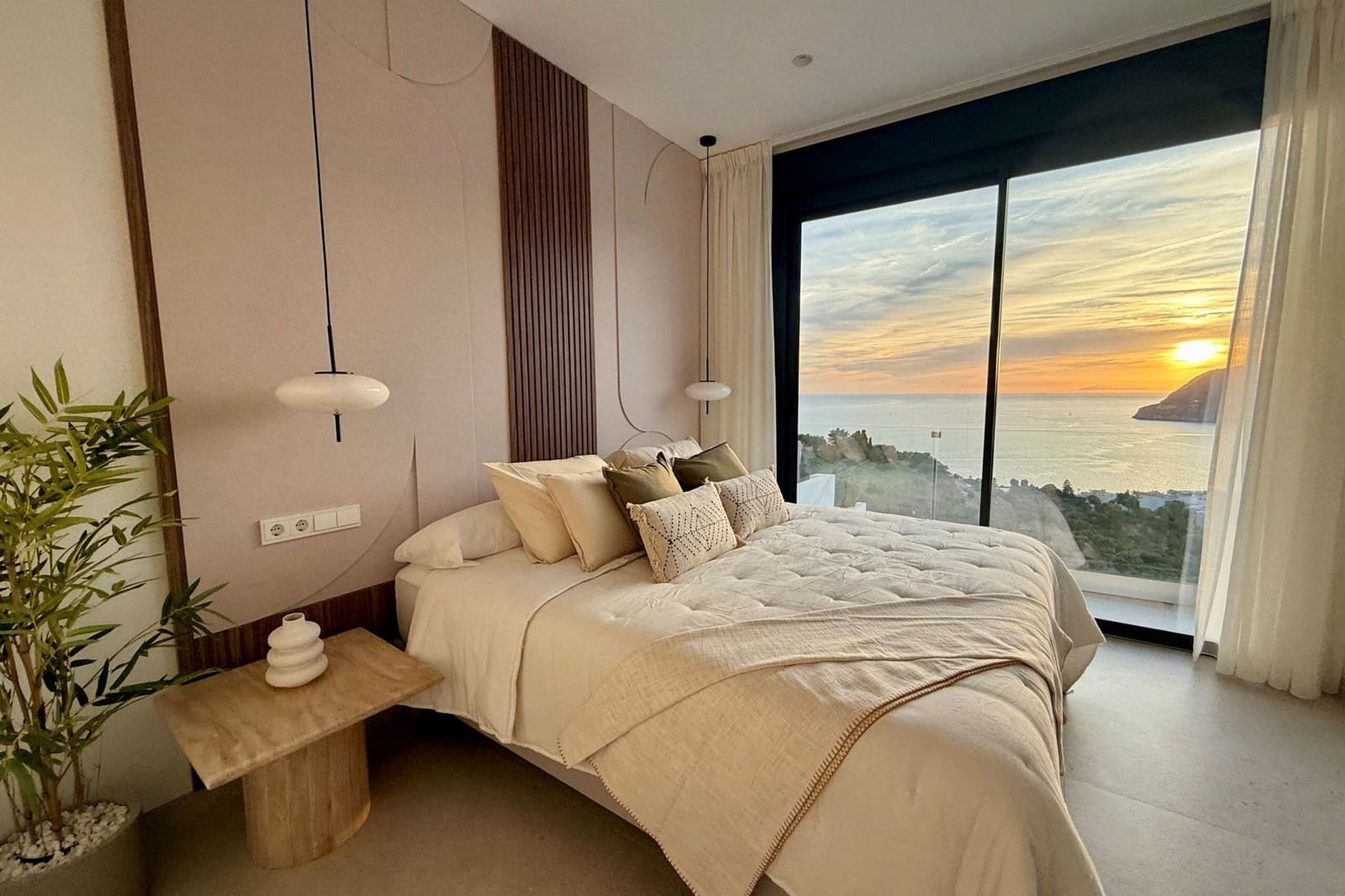 4 bedroom Villa for sale in Almunecar with pool - € 2,100,000 (Ref: 9528178)