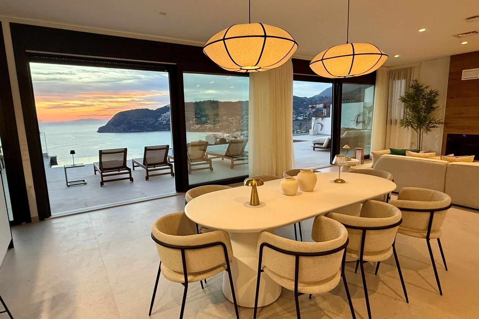 4 bedroom Villa for sale in Almunecar with pool - € 2,100,000 (Ref: 9528178)