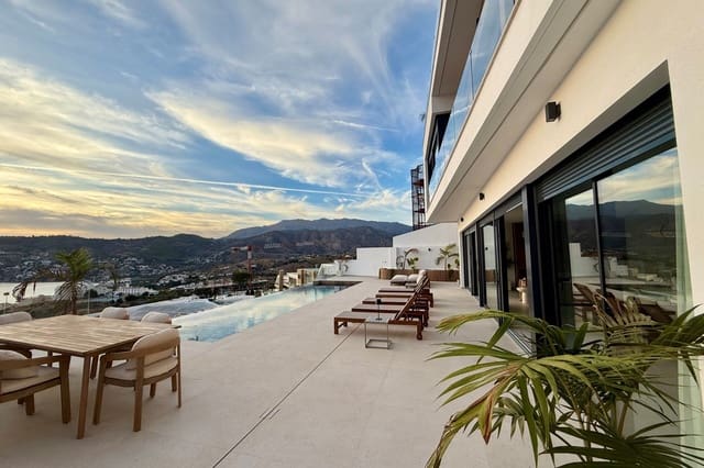 4 bedroom Villa for sale in La Herradura, Almuñécar with pool - € 2,100,000 (Ref: 9528178)