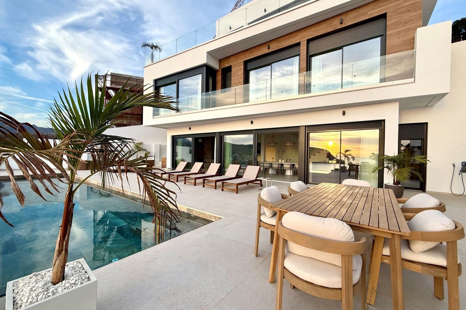 4 bedroom Villa for sale in Almunecar with pool - € 2,100,000 (Ref: 9528178)