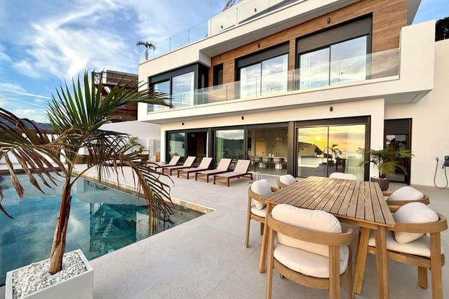 4 bedroom Villa for sale in La Herradura, Almuñécar with pool - € 2,100,000 (Ref: 9528178)