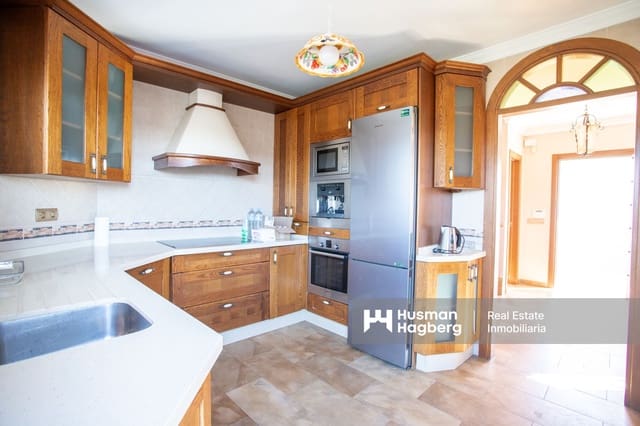 5 bedroom Villa for sale in Frigiliana with pool - € 850,000 (Ref: 9535142)