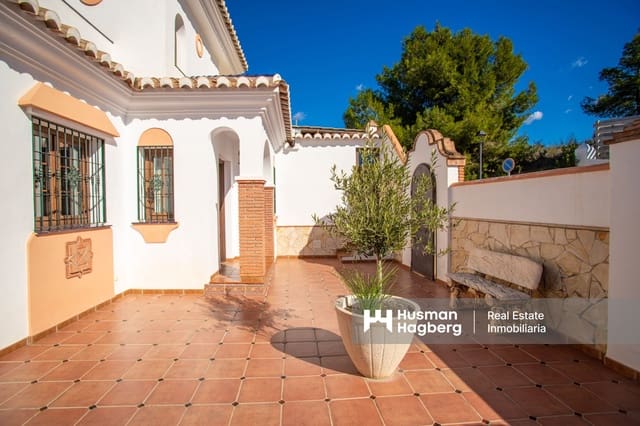 5 bedroom Villa for sale in Frigiliana with pool - € 850,000 (Ref: 9535142)