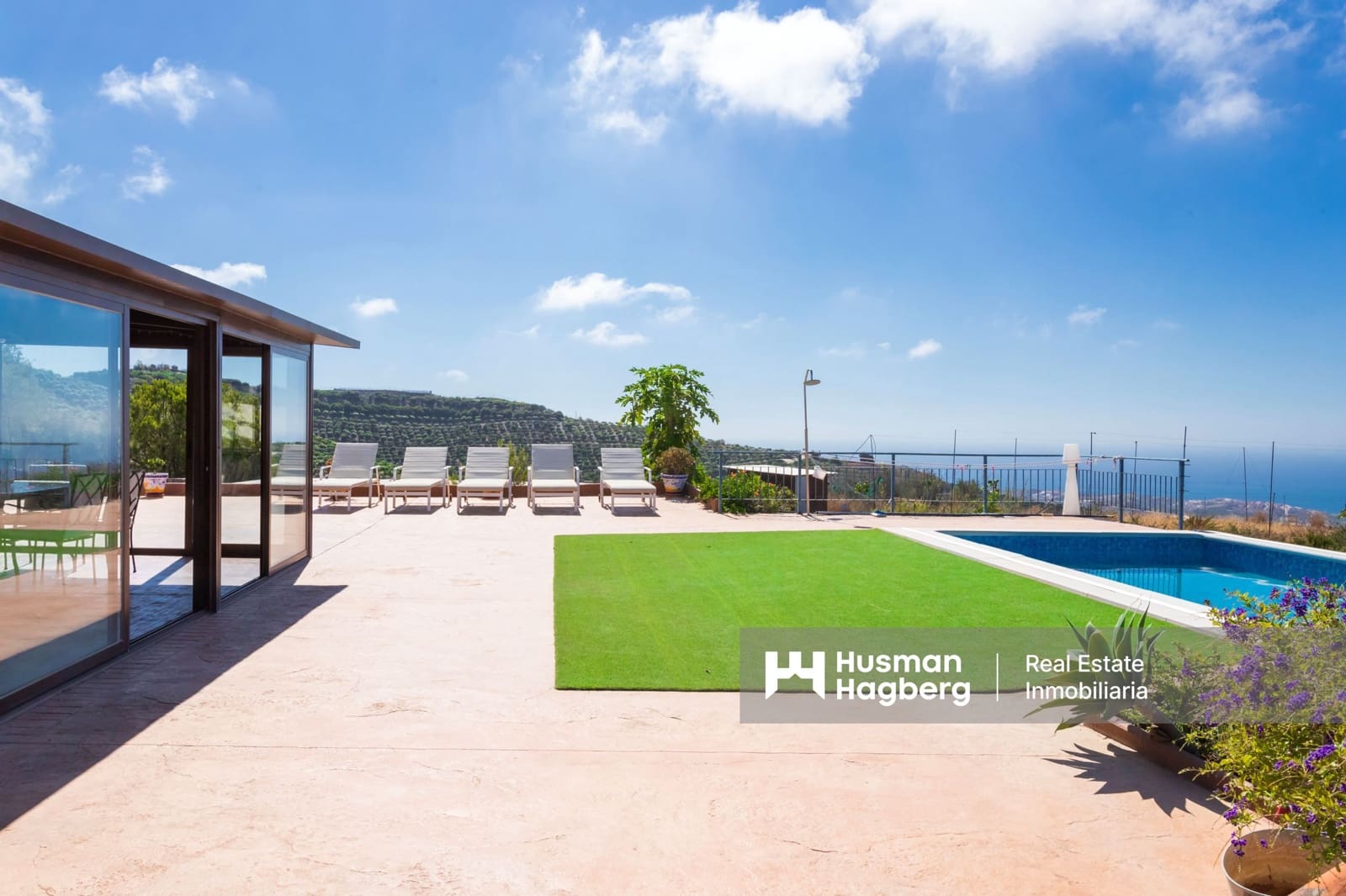 Chalet de 4 habitaciones en Almayate en venta con piscina - 460.000 € (Ref: 9552607)