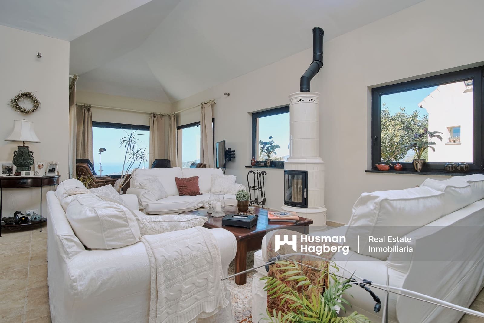 5 bedroom Villa for sale in Almunecar with pool - € 1,295,000 (Ref: 9562589)