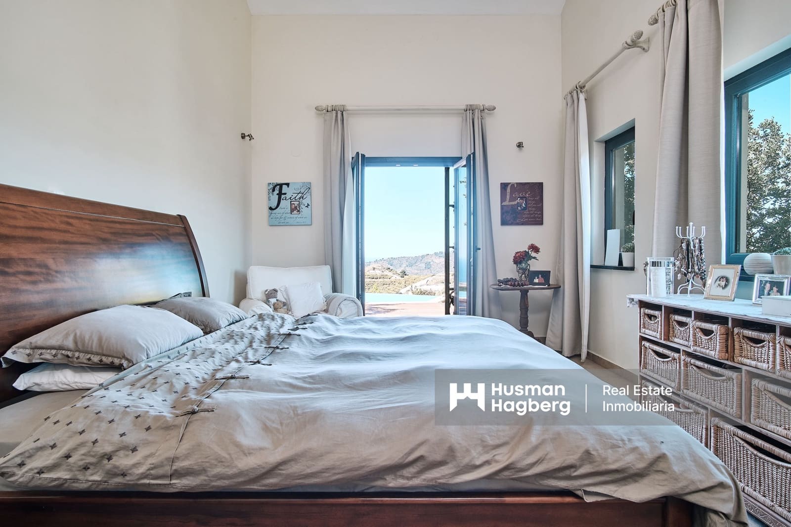 5 bedroom Villa for sale in Almunecar with pool - € 1,295,000 (Ref: 9562589)