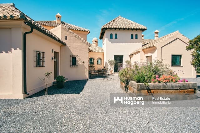 5 bedroom Villa for sale in Almuñécar with pool - € 1,295,000 (Ref: 9562589)