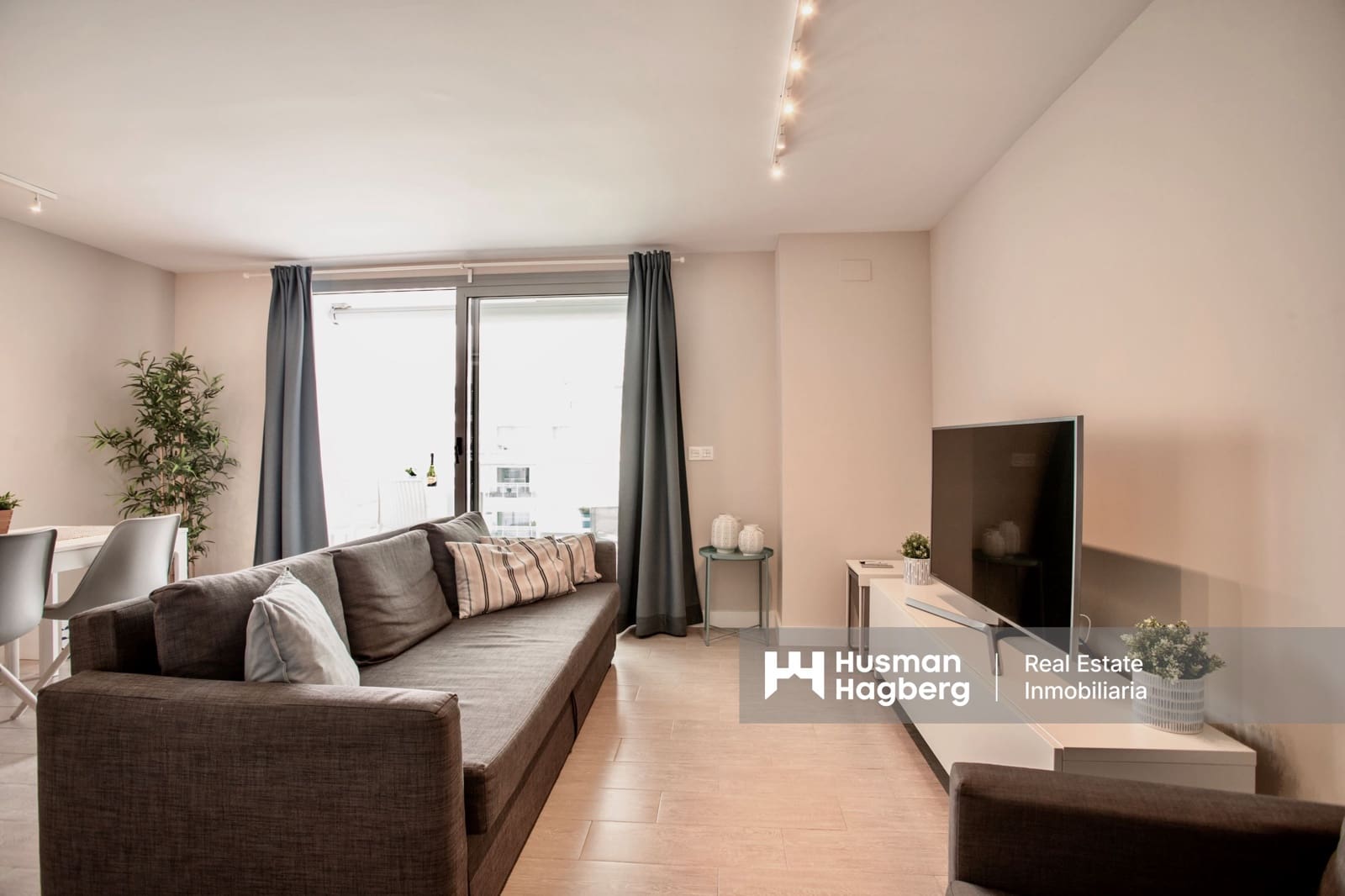 2 bedroom Apartment for sale in Torrox with pool - € 395,000 (Ref: 9652354)