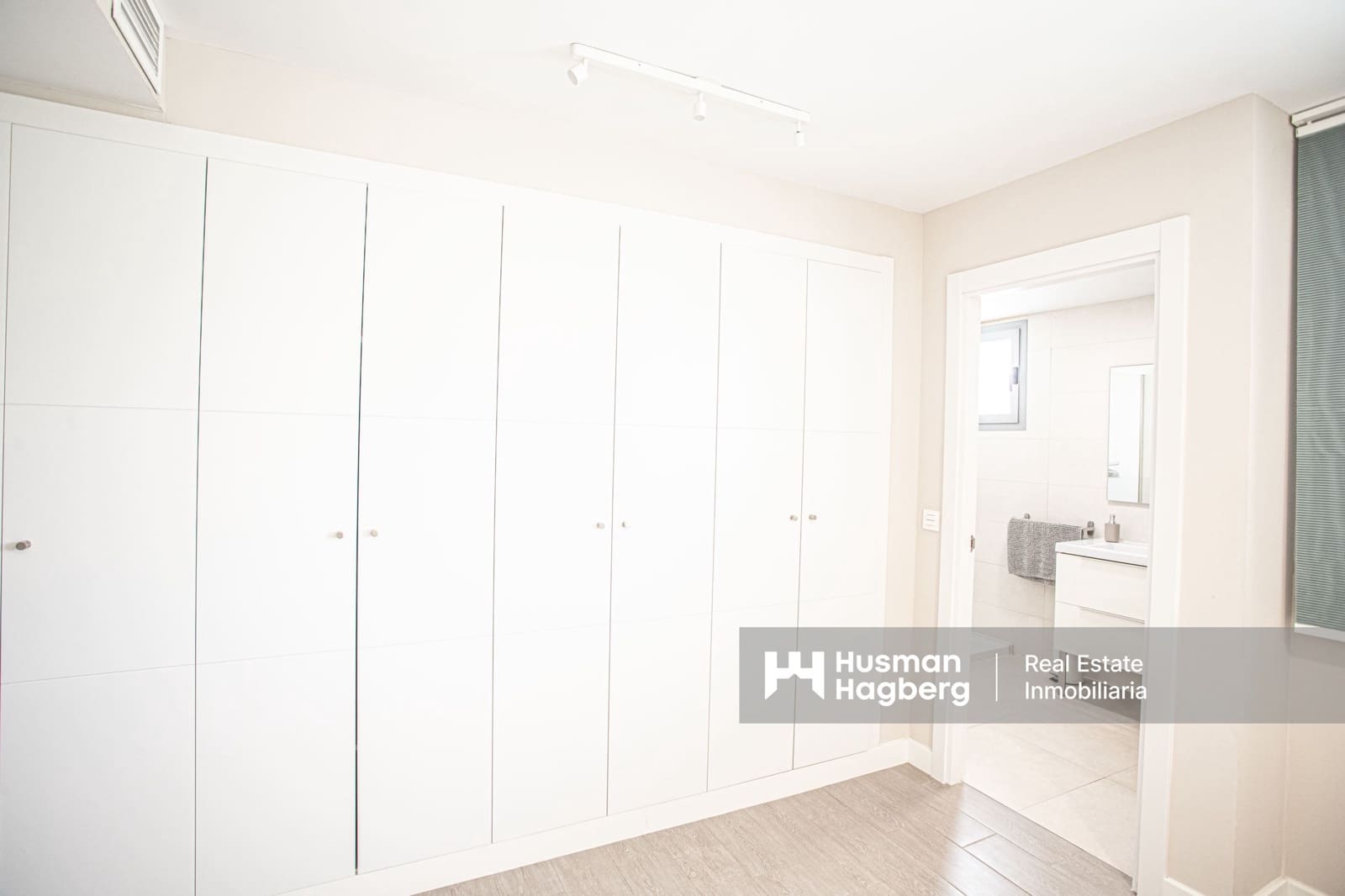 2 bedroom Apartment for sale in Torrox with pool - € 395,000 (Ref: 9652354)