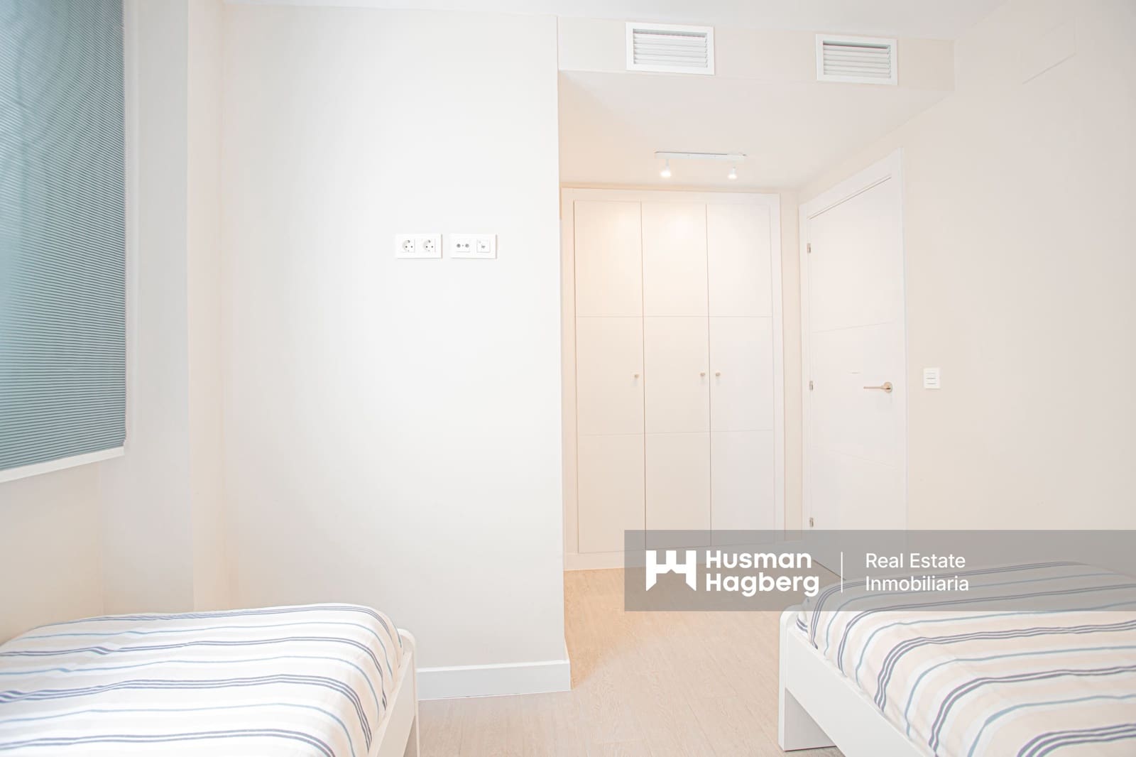 2 bedroom Apartment for sale in Torrox with pool - € 395,000 (Ref: 9652354)