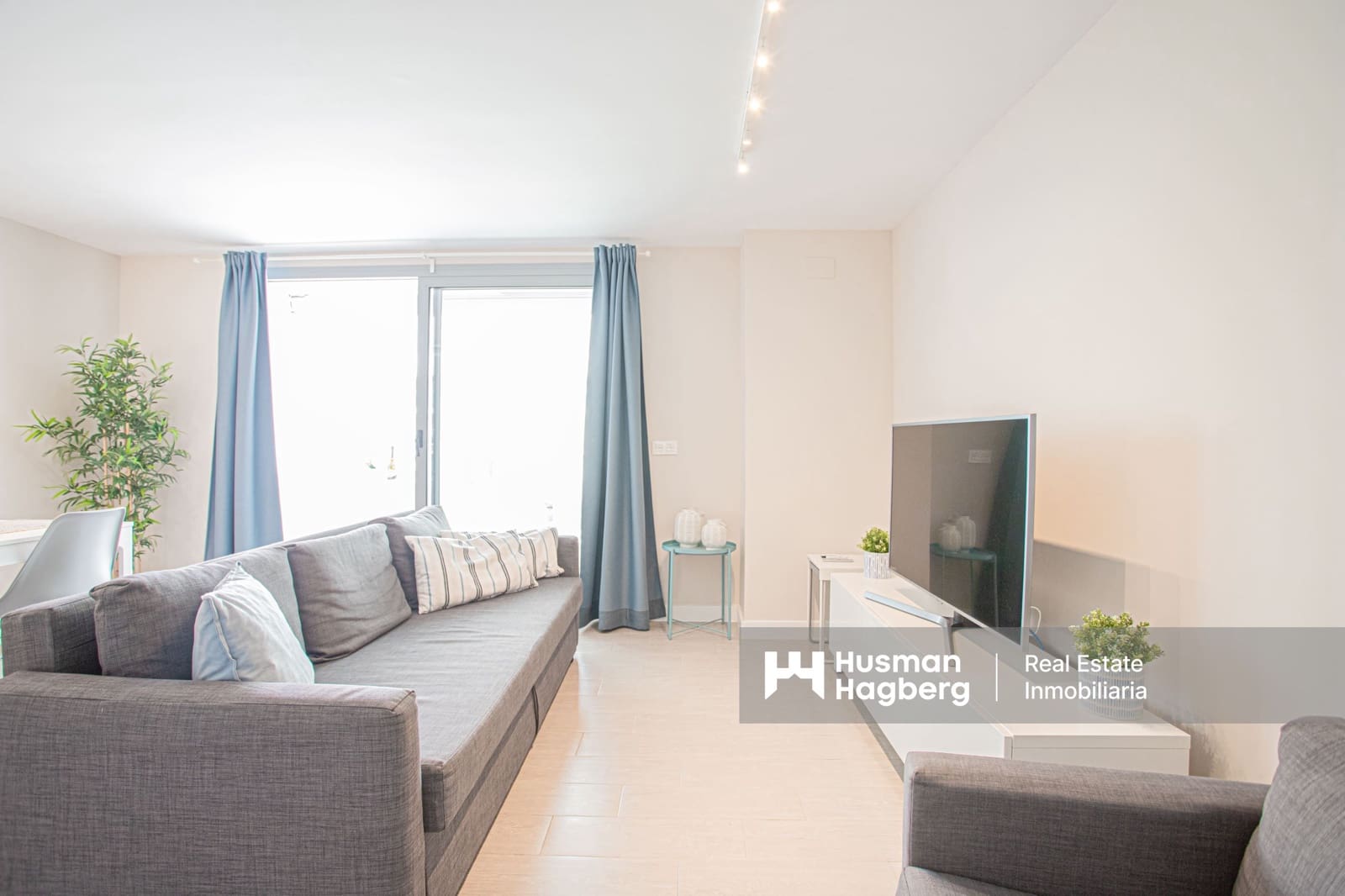 2 bedroom Apartment for sale in Torrox with pool - € 395,000 (Ref: 9652354)