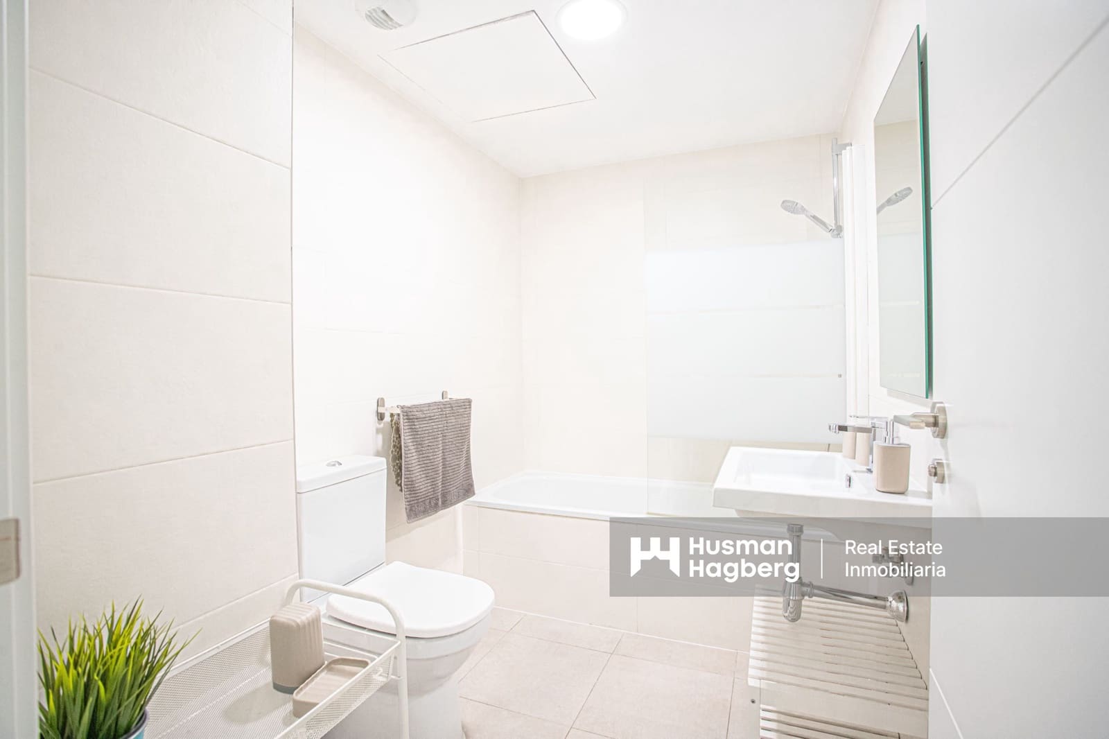 2 bedroom Apartment for sale in Torrox with pool - € 395,000 (Ref: 9652354)